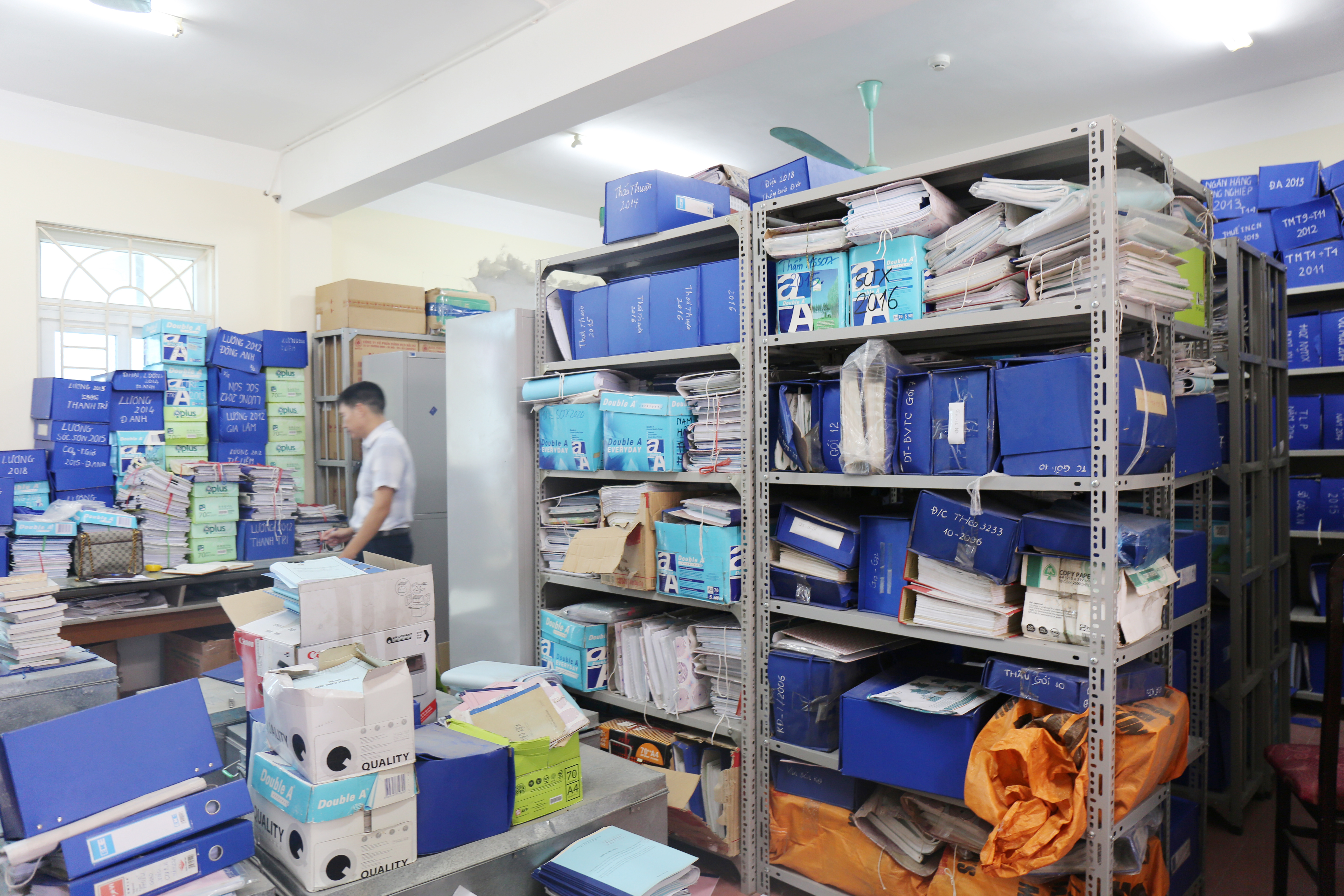 Trung tâm Số khảo sát hiện trạng tài liệu, hồ sơ để triển khai chỉnh lý, số hóa tài liệu