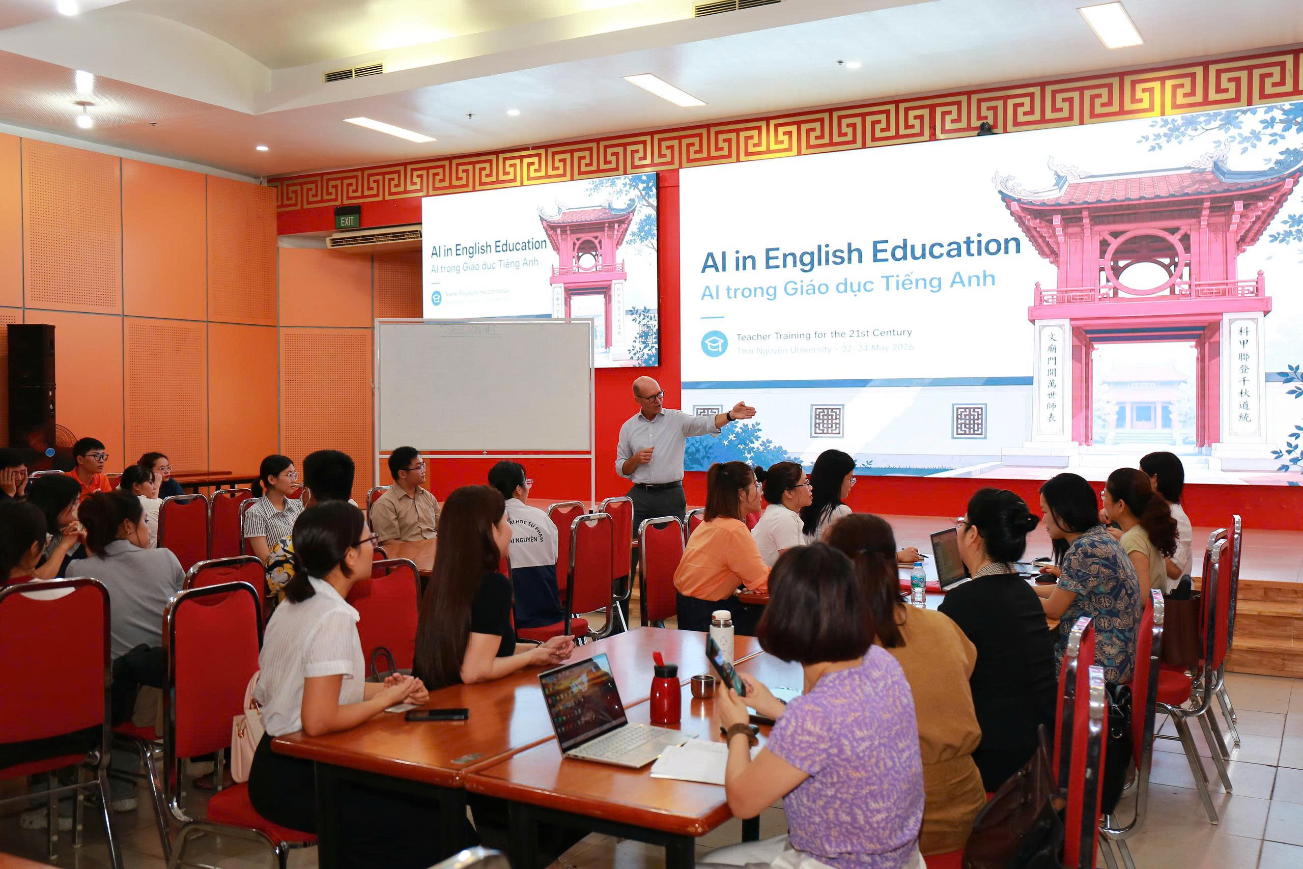 Trung tâm Số tổ chức thành công Chương trình Hội thảo: “AI in English Education: Teacher Training for the 21st Century”