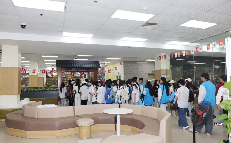 1460 học sinh THPT tỉnh Thái Nguyên tham quan Trung tâm Số